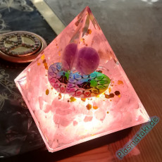 Plasma Orgon Pyramide Rosenquarz