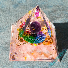 Plasma Orgon Pyramide Rosenquarz