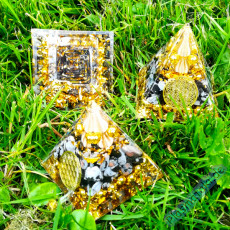 Plasma Orgon Pyramide Goldene-Spule